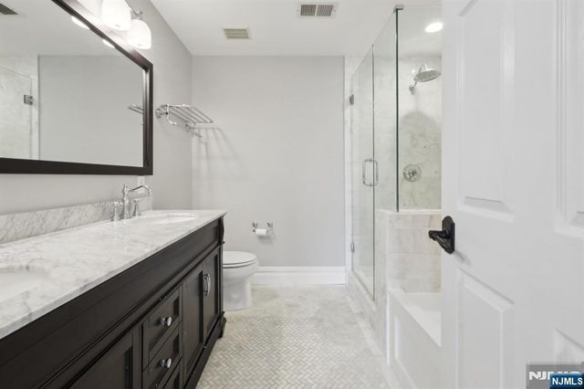 66 Lydia, Guttenberg, NJ 07093