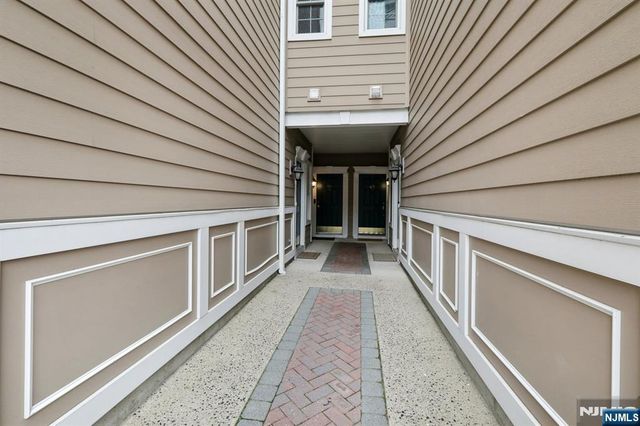 66 Lydia, Guttenberg, NJ 07093