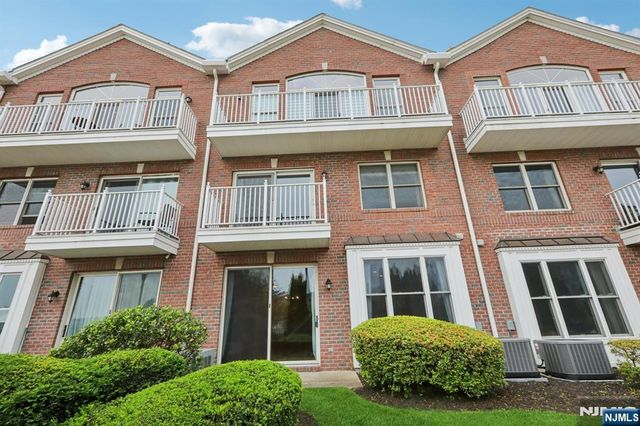 66 Lydia, Guttenberg, NJ 07093