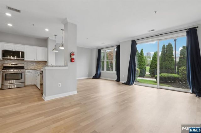 66 Lydia, Guttenberg, NJ 07093