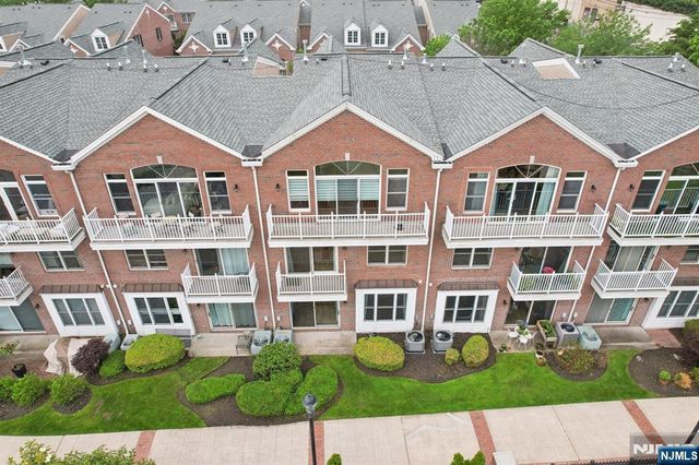 66 Lydia, Guttenberg, NJ 07093