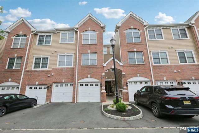 66 Lydia, Guttenberg, NJ 07093