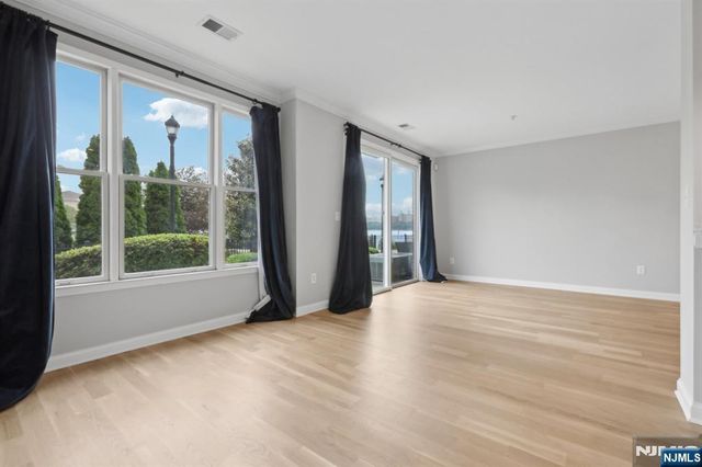 66 Lydia, Guttenberg, NJ 07093