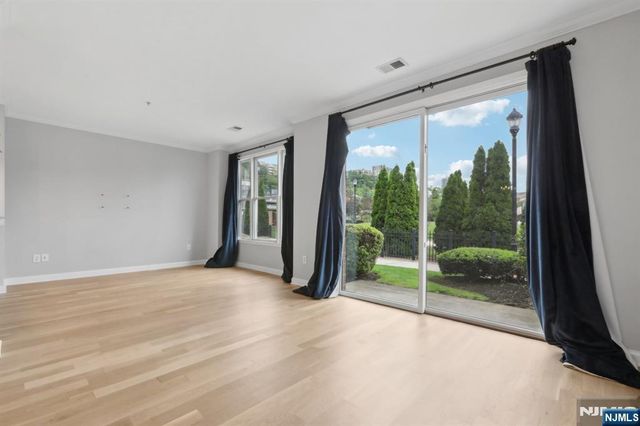 66 Lydia, Guttenberg, NJ 07093