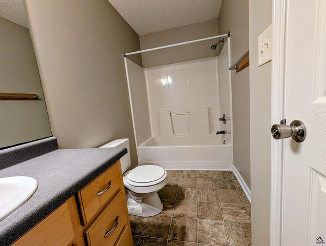 107 North Pointe Drive, Centerville, GA 31028