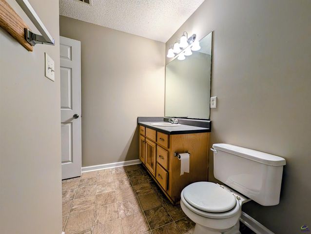 107 North Pointe Drive, Centerville, GA 31028