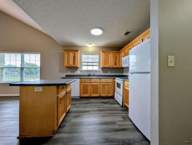 107 North Pointe Drive, Centerville, GA 31028