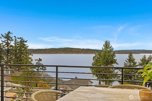 2218 Cleven Park Road, Camano Island, WA 98282