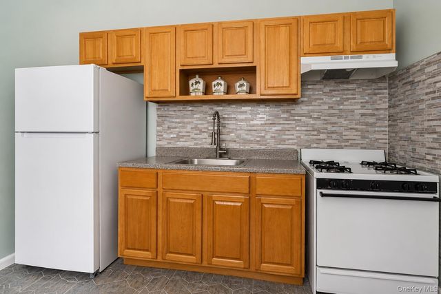 1034 Winthrop Street, Brooklyn, NY 11212