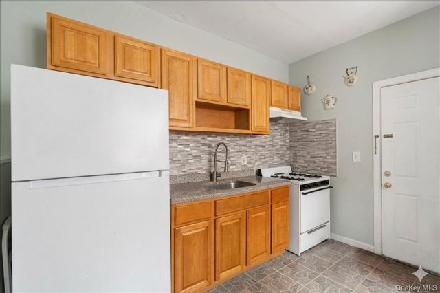 1034 Winthrop Street, Brooklyn, NY 11212