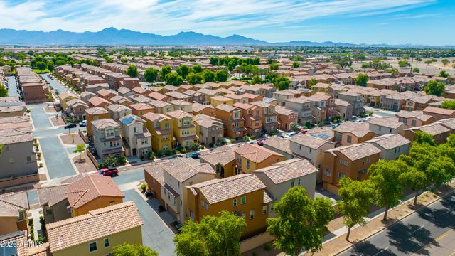 7738 W PIPESTONE Place, Phoenix, AZ 85035