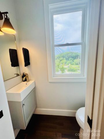 1061 Riverside Drive, Asheville, NC 28804