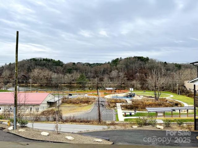 1061 Riverside Drive, Asheville, NC 28804