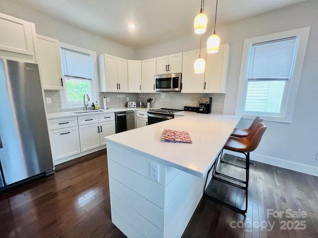 1061 Riverside Drive, Asheville, NC 28804