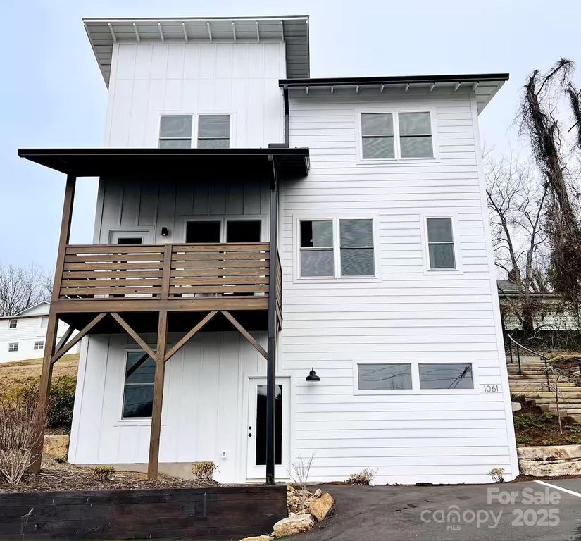 1061 Riverside Drive, Asheville, NC 28804