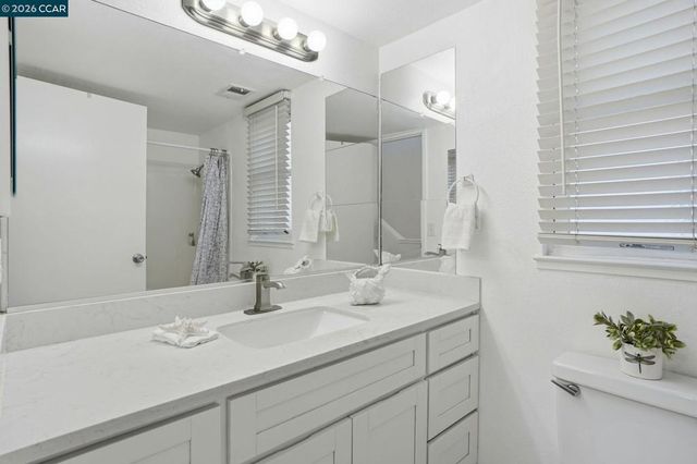 1255 Detroit Ave 3, Concord, CA 94520