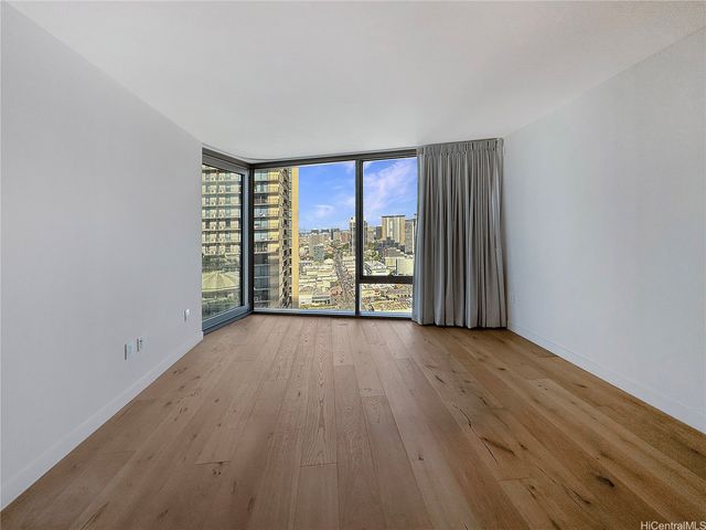 1001 Queen Street 2015, Honolulu, HI 96814