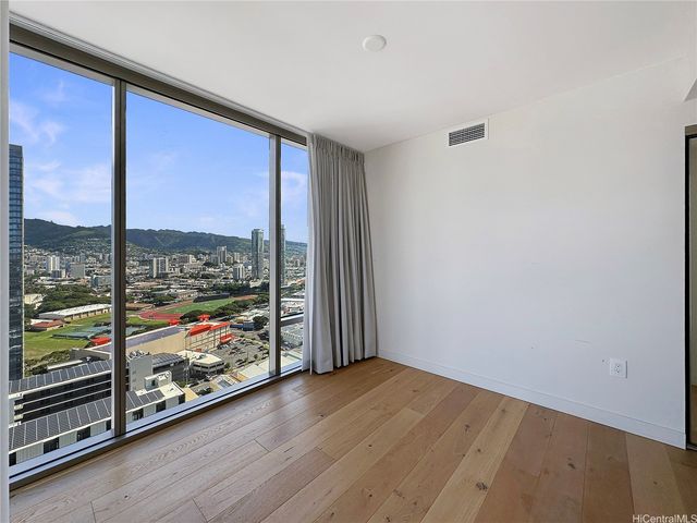 1001 Queen Street 2015, Honolulu, HI 96814