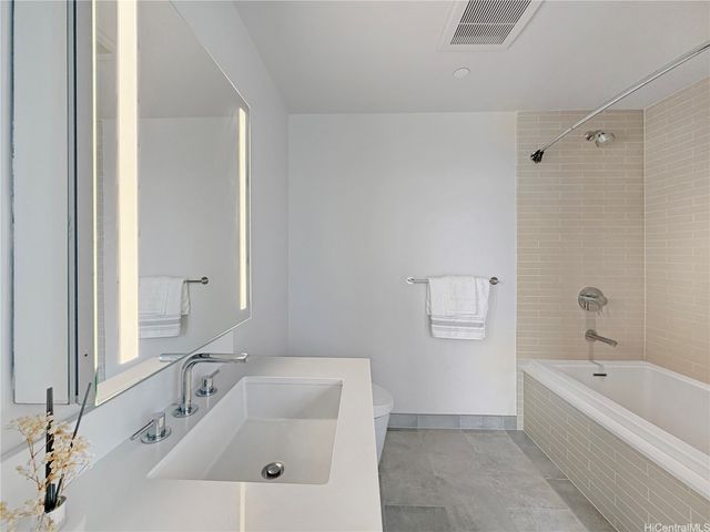 1001 Queen Street 2015, Honolulu, HI 96814