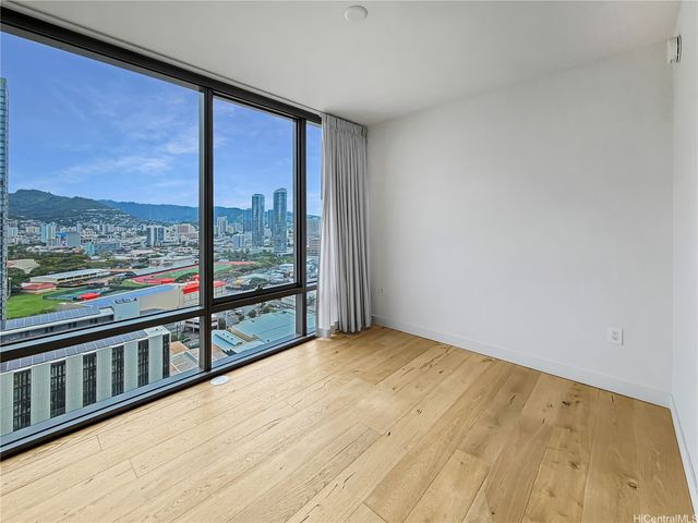 1001 Queen Street 2015, Honolulu, HI 96814