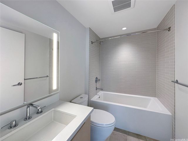 1001 Queen Street 2015, Honolulu, HI 96814