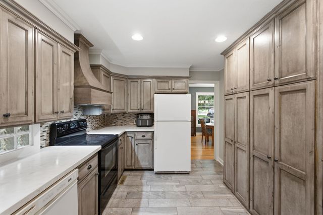 2313 S George Washington Boulevard, Wichita, KS 67218