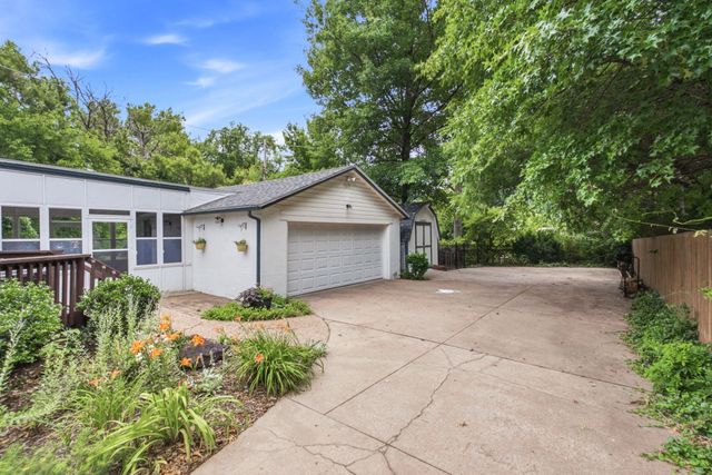 2313 S George Washington Boulevard, Wichita, KS 67218