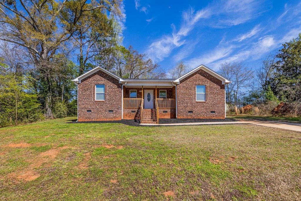 721 Gist Street, Woodruff, SC 29388