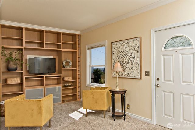 1565 Sorenson Avenue, Enumclaw, WA 98022