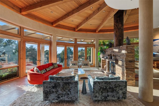1056 Sierra Del Norte, Santa Fe, NM 87501