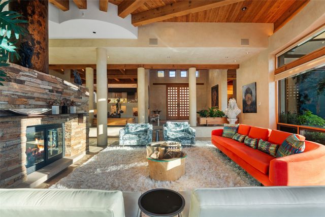 1056 Sierra Del Norte, Santa Fe, NM 87501
