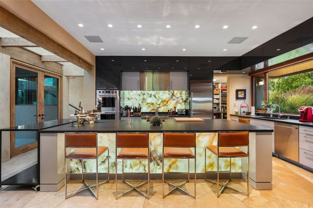 1056 Sierra Del Norte, Santa Fe, NM 87501