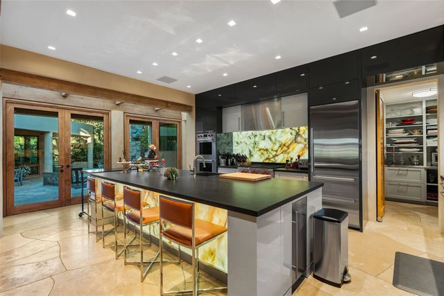1056 Sierra Del Norte, Santa Fe, NM 87501