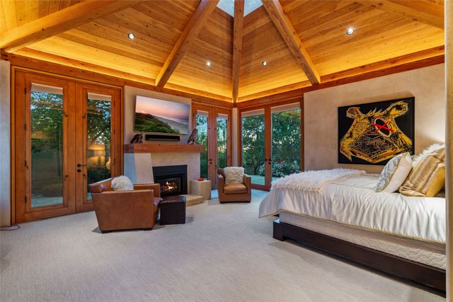 1056 Sierra Del Norte, Santa Fe, NM 87501