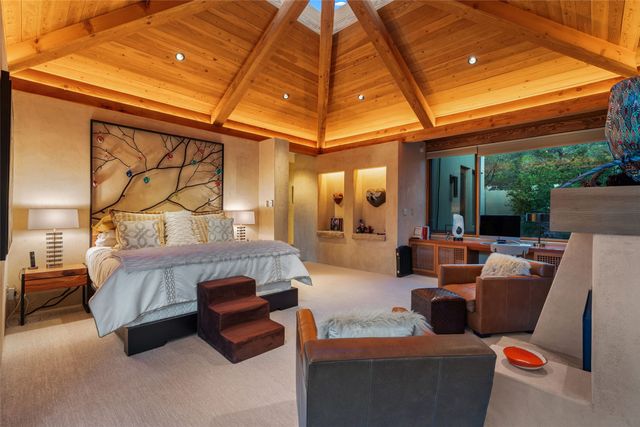 1056 Sierra Del Norte, Santa Fe, NM 87501
