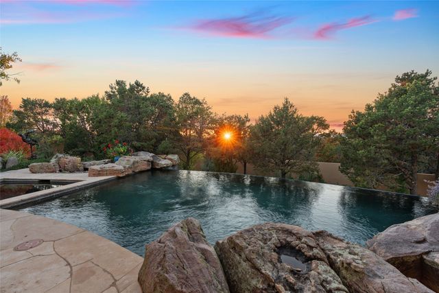 1056 Sierra Del Norte, Santa Fe, NM 87501