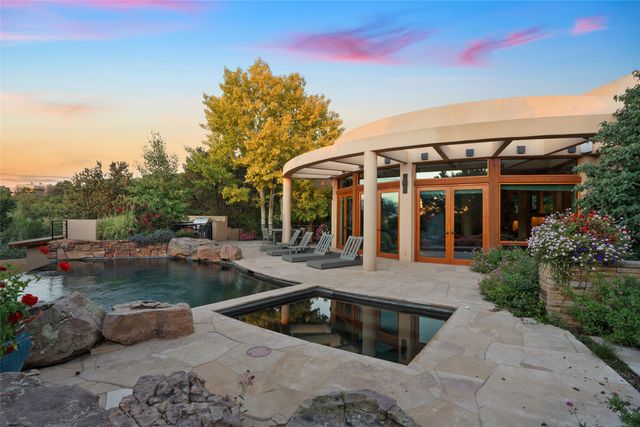 1056 Sierra Del Norte, Santa Fe, NM 87501