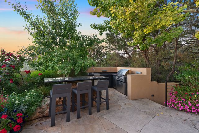 1056 Sierra Del Norte, Santa Fe, NM 87501