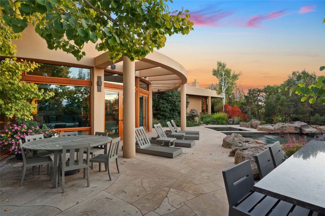 1056 Sierra Del Norte, Santa Fe, NM 87501