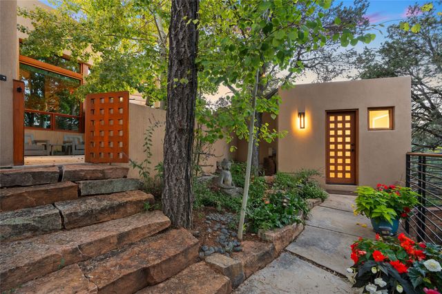 1056 Sierra Del Norte, Santa Fe, NM 87501