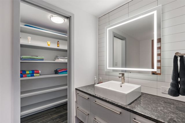1056 Sierra Del Norte, Santa Fe, NM 87501