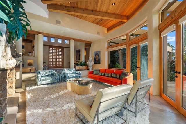 1056 Sierra Del Norte, Santa Fe, NM 87501