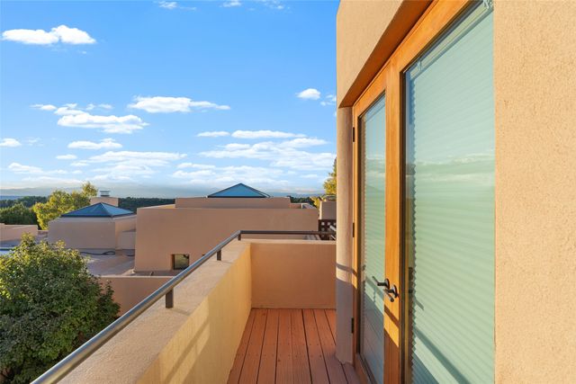 1056 Sierra Del Norte, Santa Fe, NM 87501