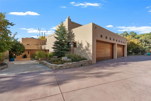 1056 Sierra Del Norte, Santa Fe, NM 87501