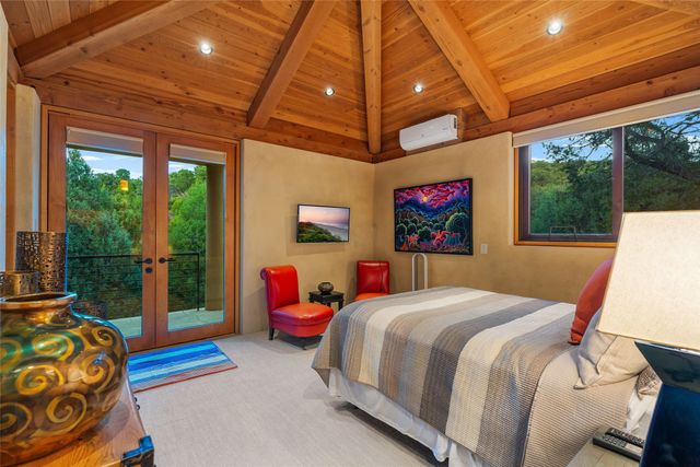 1056 Sierra Del Norte, Santa Fe, NM 87501