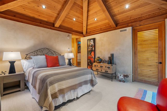 1056 Sierra Del Norte, Santa Fe, NM 87501