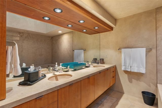 1056 Sierra Del Norte, Santa Fe, NM 87501