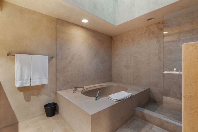 1056 Sierra Del Norte, Santa Fe, NM 87501
