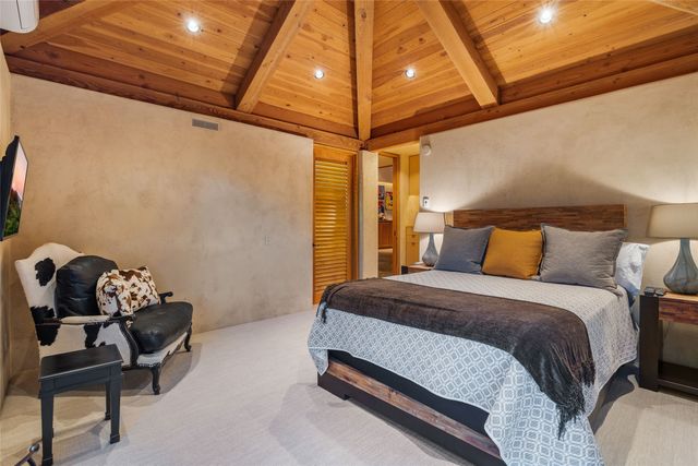 1056 Sierra Del Norte, Santa Fe, NM 87501