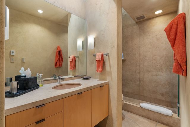 1056 Sierra Del Norte, Santa Fe, NM 87501